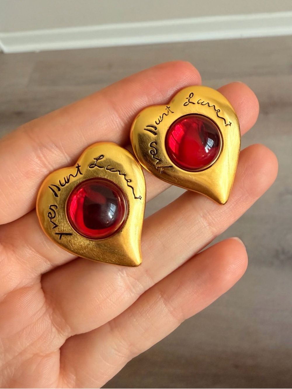 ❤️Vintage YSL Heart Clip-On Earrings Gold Tone Red Cabochon ✨ - Picture 10 of 12